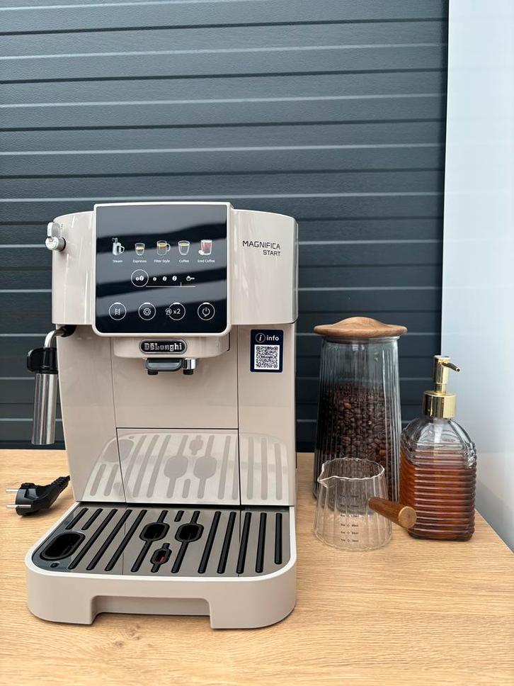 Delonghi Magnifica Start, Witgoed en Apparatuur, Koffiezetapparaten, Nieuw, Gemalen koffie, Koffiebonen, Koffiemachine, Stoompijpje