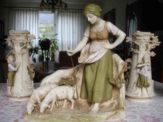Royal Dux - Herderin met schapen, orgineel pre 1918, Austria, Antiek en Kunst, Antiek | Porselein, Ophalen of Verzenden