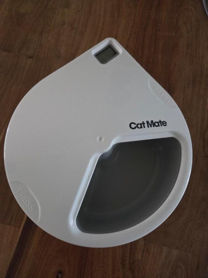Cate Mate C300 automatische voederdispenser, Dieren en Toebehoren, Kattenvoerbakken en Drinkbakken, Zo goed als nieuw, Automatisch