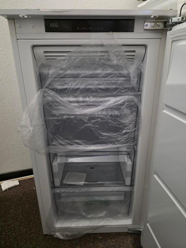 AEG inbouw vriezer 102 hoog no frost, Witgoed en Apparatuur, Vriezers en Diepvrieskisten, Nieuw, Minder dan 60 cm, Inbouw, 160 cm of meer