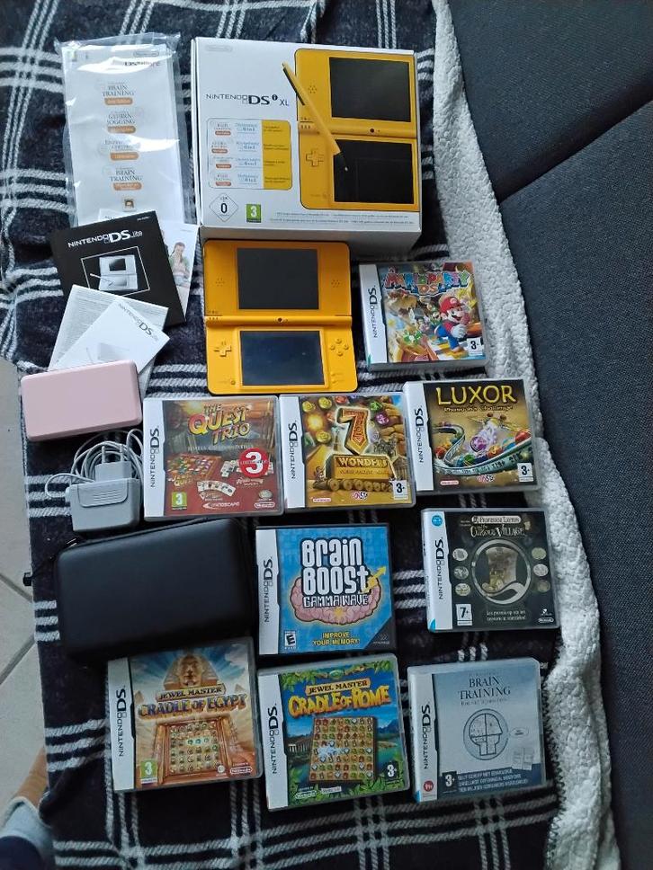 Nintendo DSi XL Geel + Games!, Spelcomputers en Games, Spelcomputers | Nintendo DS, Zo goed als nieuw, Dsi, Geel, Met games, Met beschermhoes of tas