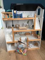 Poppenhuis Petit Amelie met meubels en poppetjes, Ophalen, Zo goed als nieuw, Poppenhuis