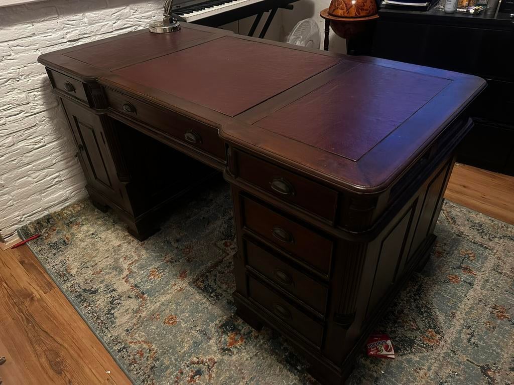 Engels bureau (chesterfield), Antiek en Kunst, Antiek | Meubels | Tafels, Ophalen of Verzenden