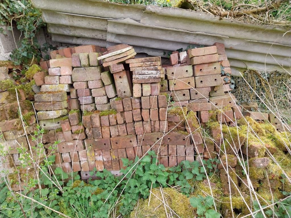 Partij bakstenen + blokken, Doe-het-zelf en Verbouw, Metselstenen, Ophalen of Verzenden, Bakstenen