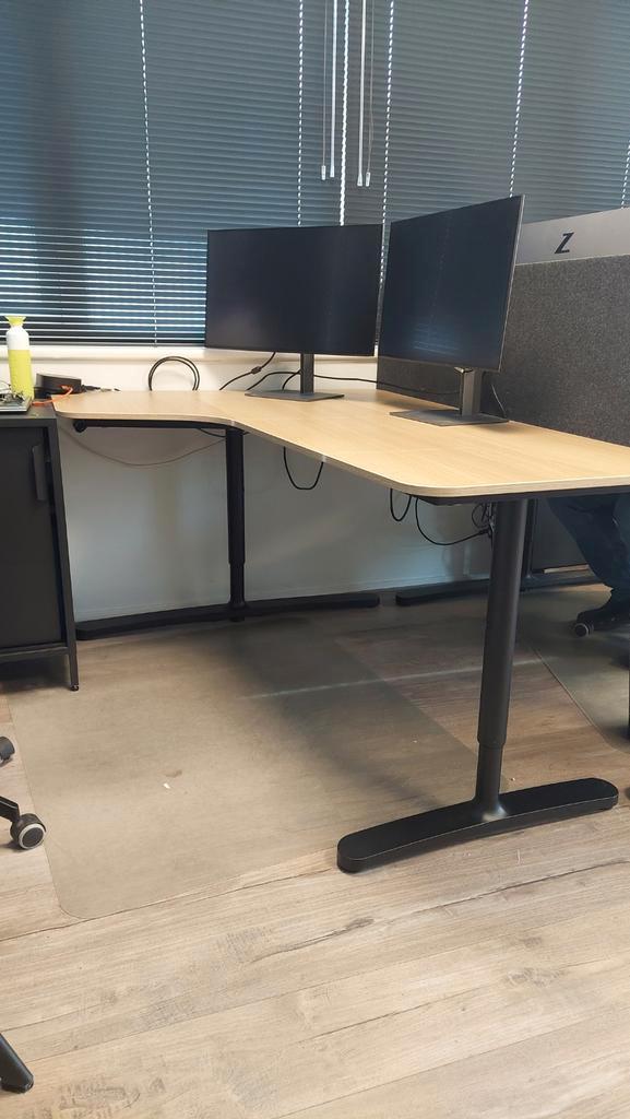4 x Bureua's ikea Bekant, Huis en Inrichting, Bureaus, Zo goed als nieuw, Elektrisch, In hoogte verstelbaar, Ophalen