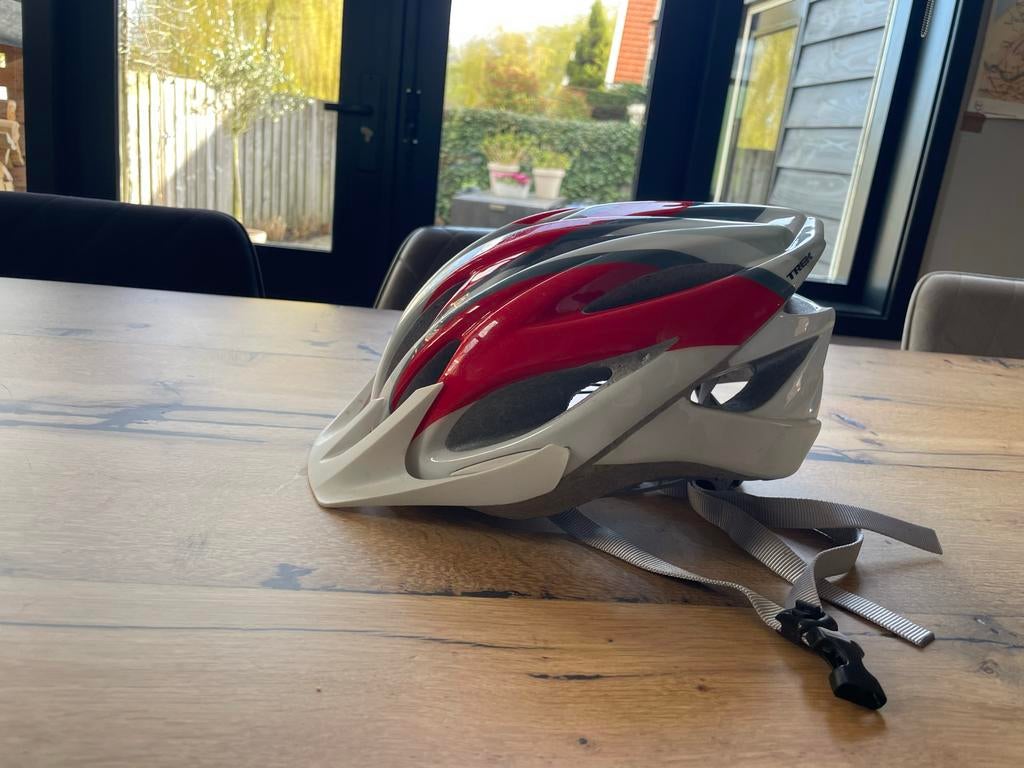 Trek fietshelm wit rood, Ophalen, Gebruikt, Overige maten, Heer of Dame