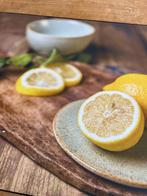 Stylvolle Foto canvas in frame Citroenen op tafel 50x75cm, 50 tot 75 cm, Ophalen of Verzenden, Zo goed als nieuw, Schilderij