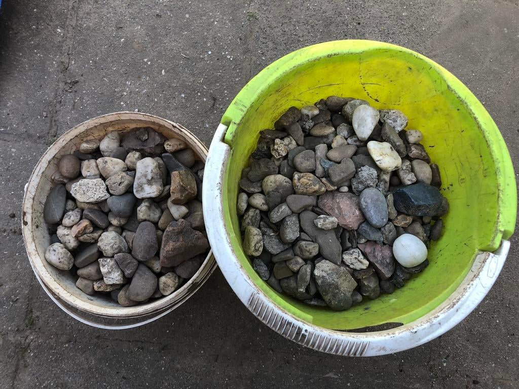 2 emmers kiezels, Tuin en Terras, Ophalen, Gebruikt