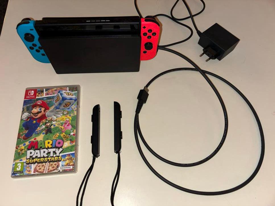 Nintendo Switch Rood/Blauw + Mario Party Superstars, Spelcomputers en Games, Spelcomputers | Nintendo Switch, Ophalen, Met games