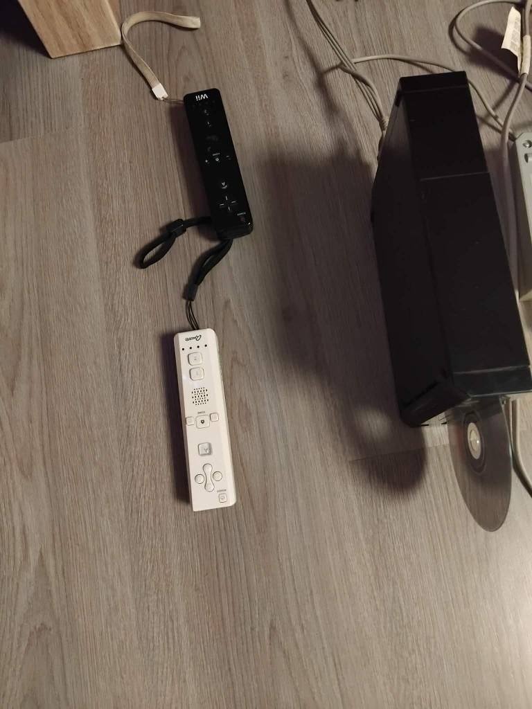wii spelcomputer, Spelcomputers en Games, Ophalen, Zo goed als nieuw, Met 2 controllers, Met games