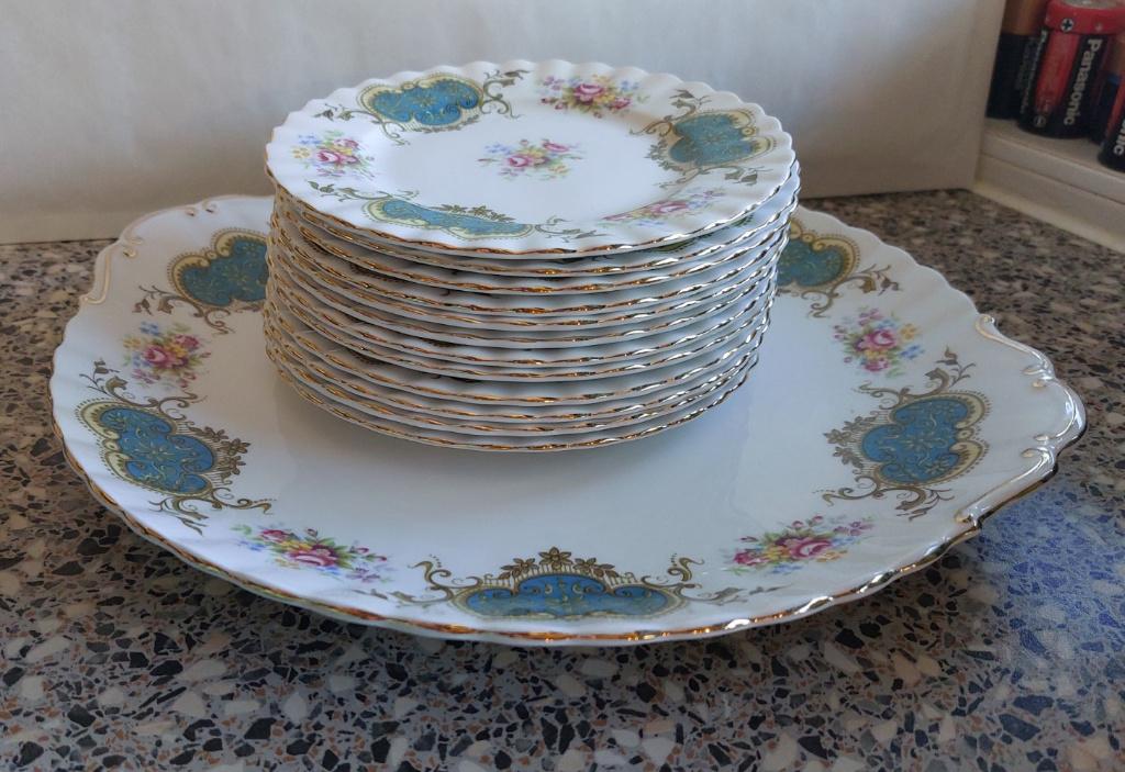 Gebaksset Schotels taartschaal 12delig Royal Albert Berkeley, Ophalen of Verzenden, Zo goed als nieuw, Overige stijlen, Kop(pen) en/of Schotel(s)