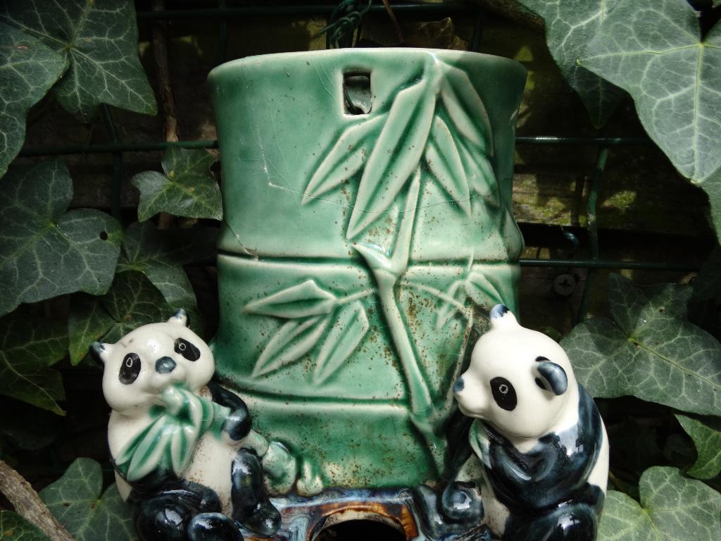 Wandvaas, muurvaas, radiatorvaas, radiator vaas Panda's, Antiek en Kunst, Ophalen