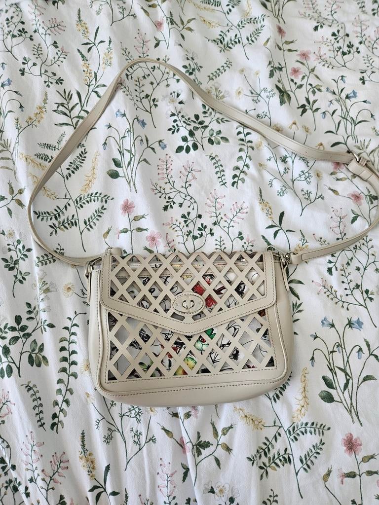 Leuke beige tas met uitgesneden patroon, Verzenden