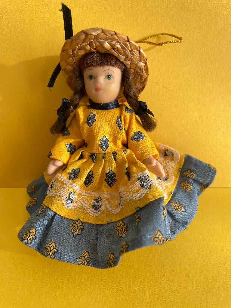 Vintage porseleinen miniatuur popje  - handbeschilderd, Verzamelen, Poppen, Ophalen of Verzenden, Zo goed als nieuw, Pop