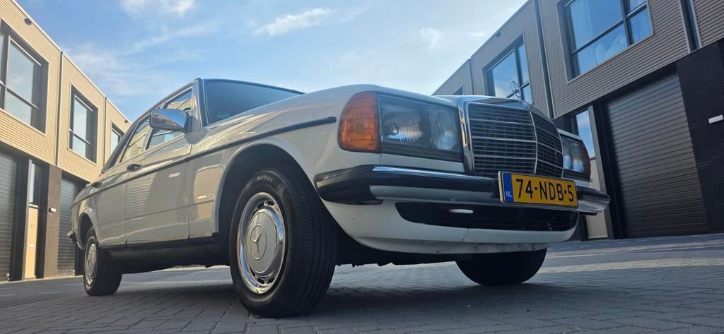 Mercedes-Benz Mercedes 1983 W123 230E, Auto's, Automaat, 4 cilinders, Wit, Particulier