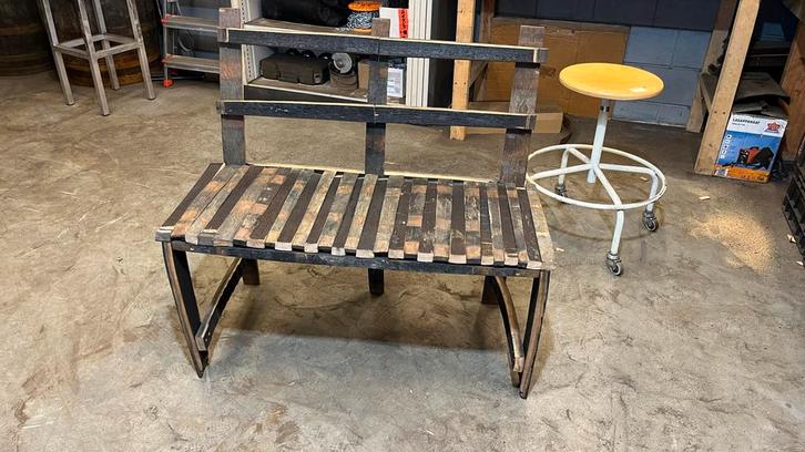 Unieke bankjes van eikenhout, gemaakt van oude whiskyvaten, Tuin en Terras, Tuinbanken, Gebruikt, Hout, Ophalen