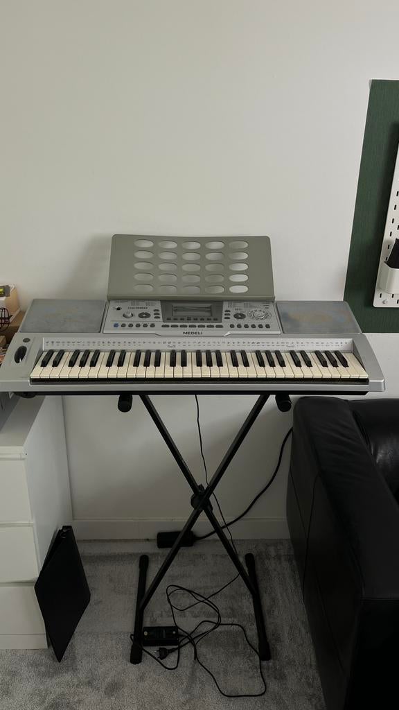 Medeli keyboard inclusief standaard, Muziek en Instrumenten, Gebruikt, Met standaard, Medeli, Overige aantallen