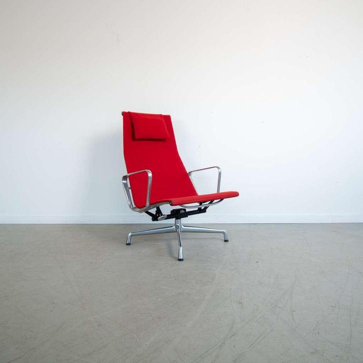 1x Vitra Eames EA 124 Fauteuil Rood Hopsak – Aluminium, Huis en Inrichting, Fauteuils, Zo goed als nieuw, Stof, 50 tot 75 cm, Minder dan 75 cm