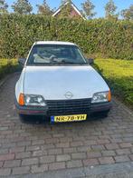 Opel Kadett 1.2 SC 1985 Wit, Auto's, Opel, Voorwielaandrijving, Stof, 4 cilinders, Kadett