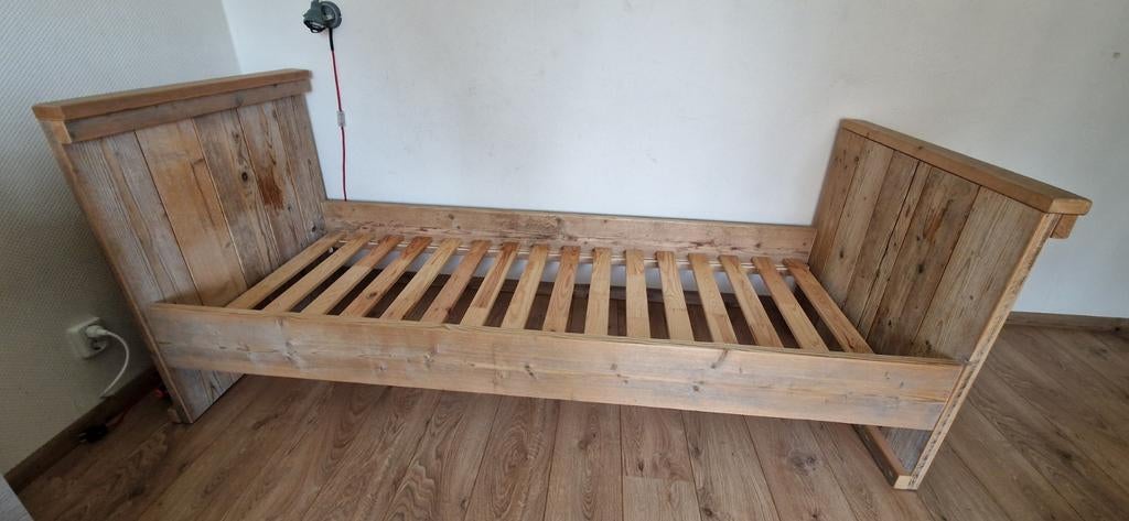 Stoer steigerhouten bed 80x200, Kinderen en Baby's, Kinderkamer | Bedden, Ophalen, Gebruikt, 70 tot 85 cm, Lattenbodem