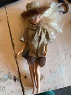 Oude barbie met zeldzame outfit, Verzamelen, Ophalen of Verzenden, Gebruikt, Kleertjes