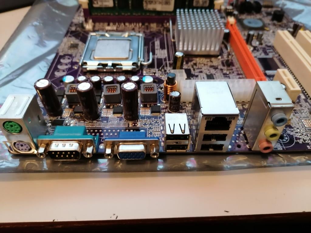 Nieuw Moederbord met 775 en DDR2 ondersteuning, Computers en Software, Moederborden, Nieuw, Ophalen of Verzenden, Intel, LGA775