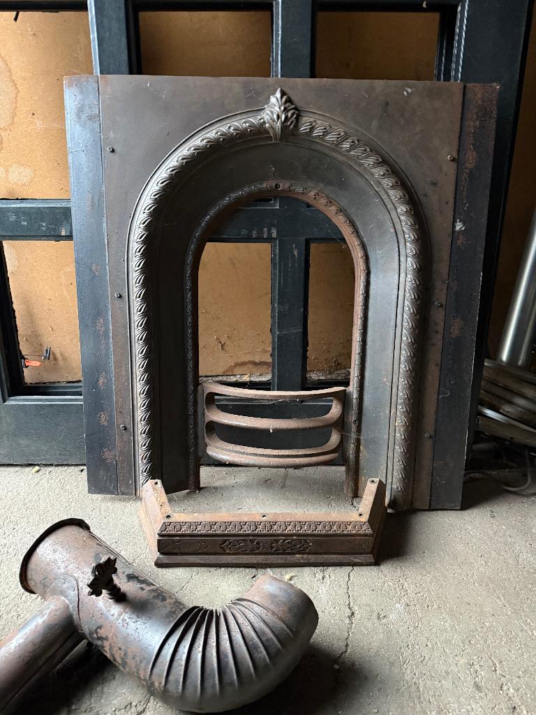 Prachtige antieke gietijzeren schouw / openhaard ombouw, Ophalen, Gebruikt, Inbouwhaard, Houthaard