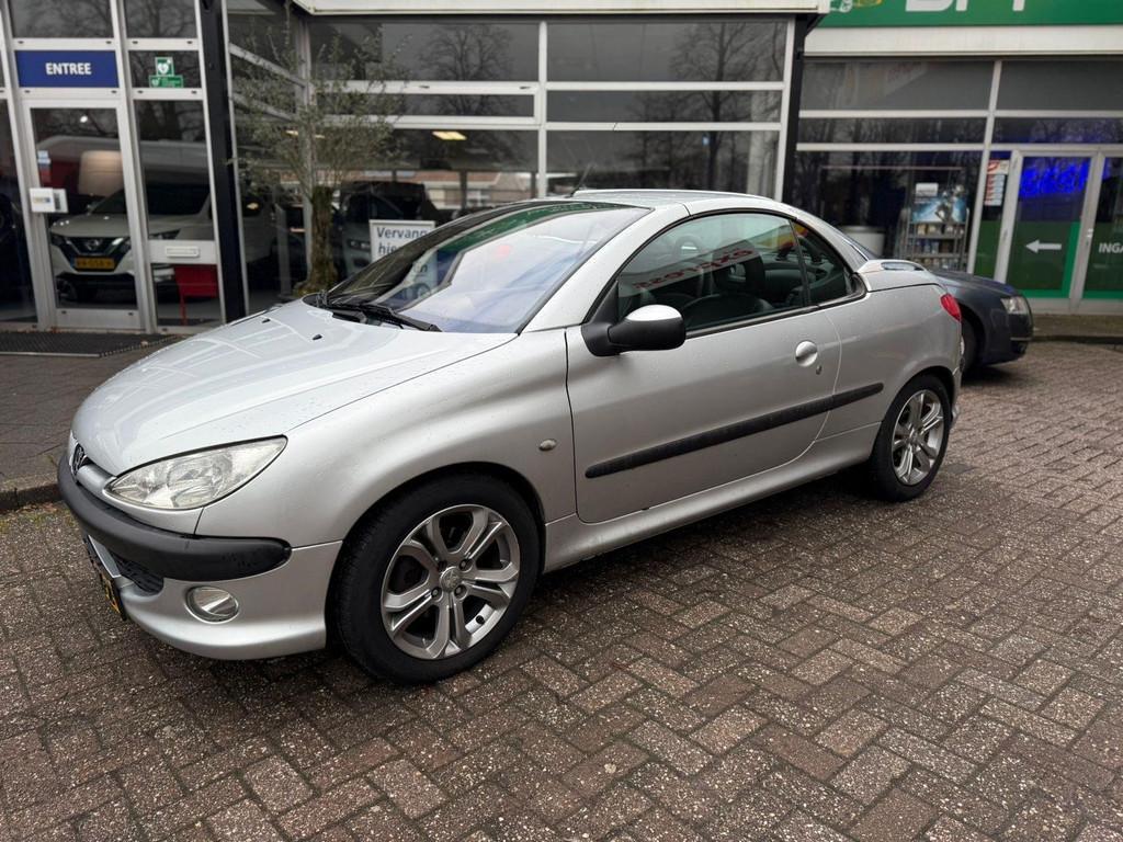 Peugeot 206 CC 1.6-16V Roland Garros Automaat, Gebruikt, Zwart, 4 cilinders, Cabriolet