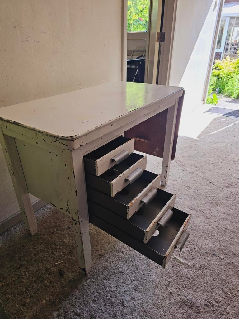 Vintage metalen bureau, Huis en Inrichting, Bureaus, Ophalen