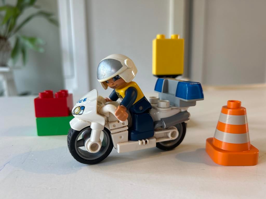 LEGO Duplo set 5679 compleet politiemotor met agent, Ophalen of Verzenden, Gebruikt, Jongen of Meisje