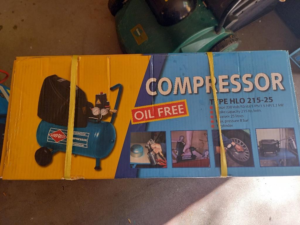 Compressor, Doe-het-zelf en Verbouw, Compressors, Ophalen, 6 tot 10 bar, Nieuw, Minder dan 200 liter/min