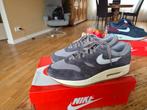 Nike Air Max 1 Soft Grey Crepe Maat 44, Ophalen of Verzenden, Overige kleuren