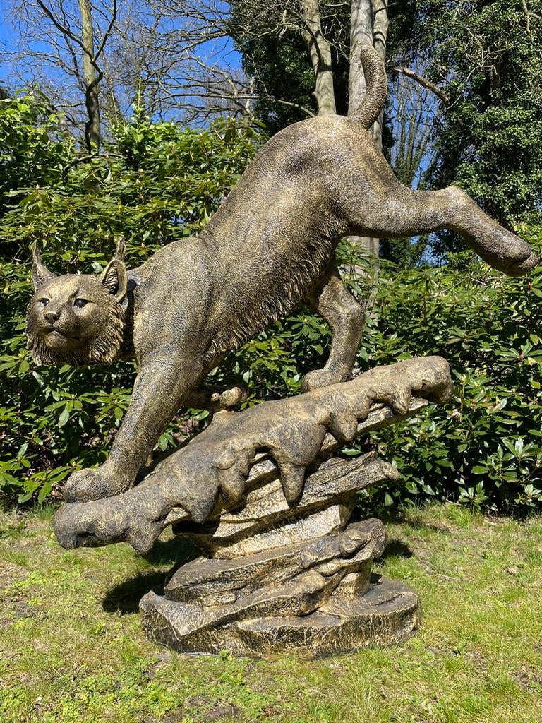 Euraziatische lynx op rots goud brons tuin beeld, Ophalen, Nieuw, Kunststof, Dierenbeeld