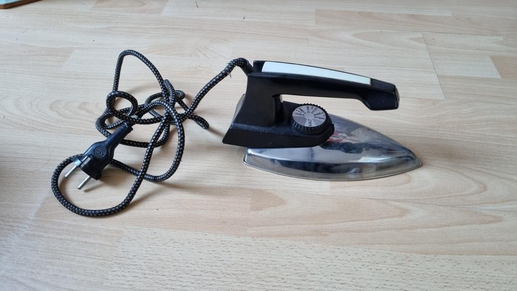 Vinted AEG strijkijzer uit de jaren 60/70, Ophalen of Verzenden, Huis en Inrichting