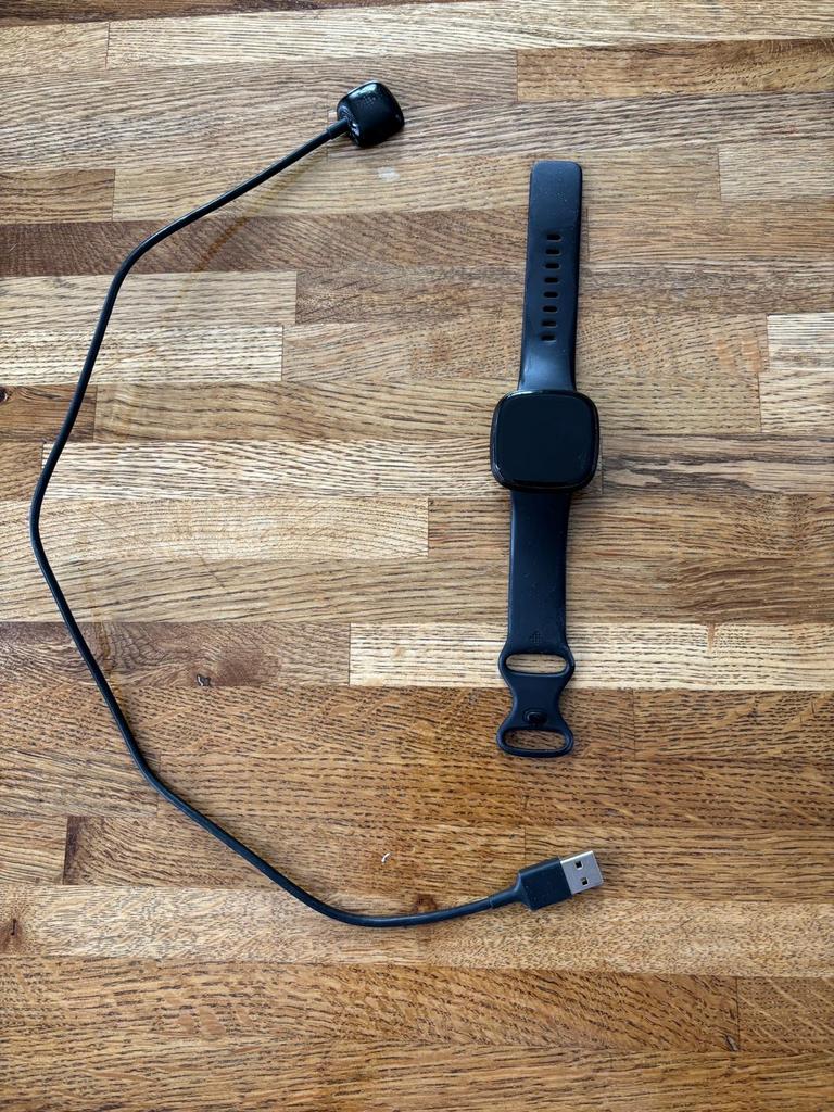 Fitbit - Zo goed als nieuw, inclusief oplader, Zwart, Ophalen of Verzenden, Zo goed als nieuw, Waterdicht