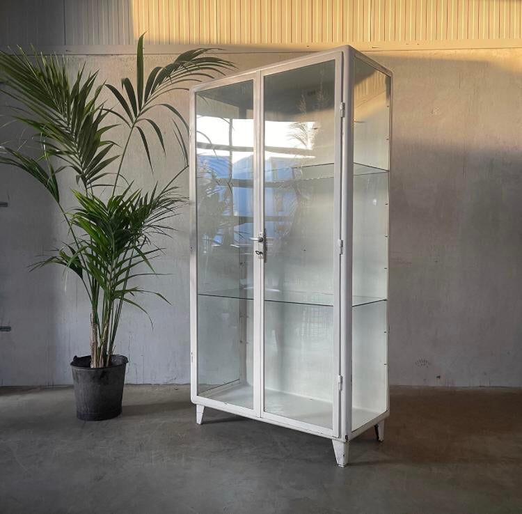 Grote oude medicijnkast, vintage kast, vitrine, industriële, Antiek en Kunst, Ophalen