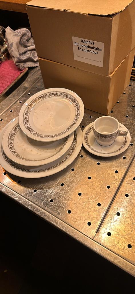 Grote partij Seltmann Weiden Bavaria servies met bruine rand, Huis en Inrichting, Keuken | Servies, Gebruikt, Kop(pen) en/of Schotel(s)