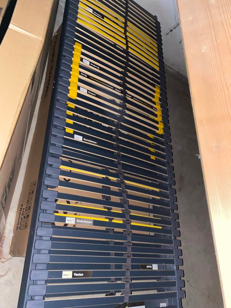 Twee Bossflex 600 vlakke lattenbodems, Ophalen, Gebruikt, Tweepersoons, 140 cm