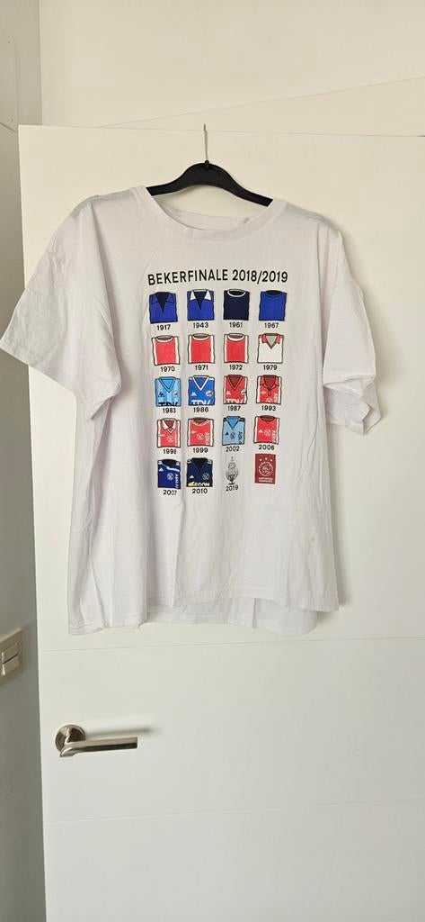 T-shirt Bekerfinale 2018/2019 met historische shirts, Ophalen of Verzenden, Buitenlandse clubs, Shirt