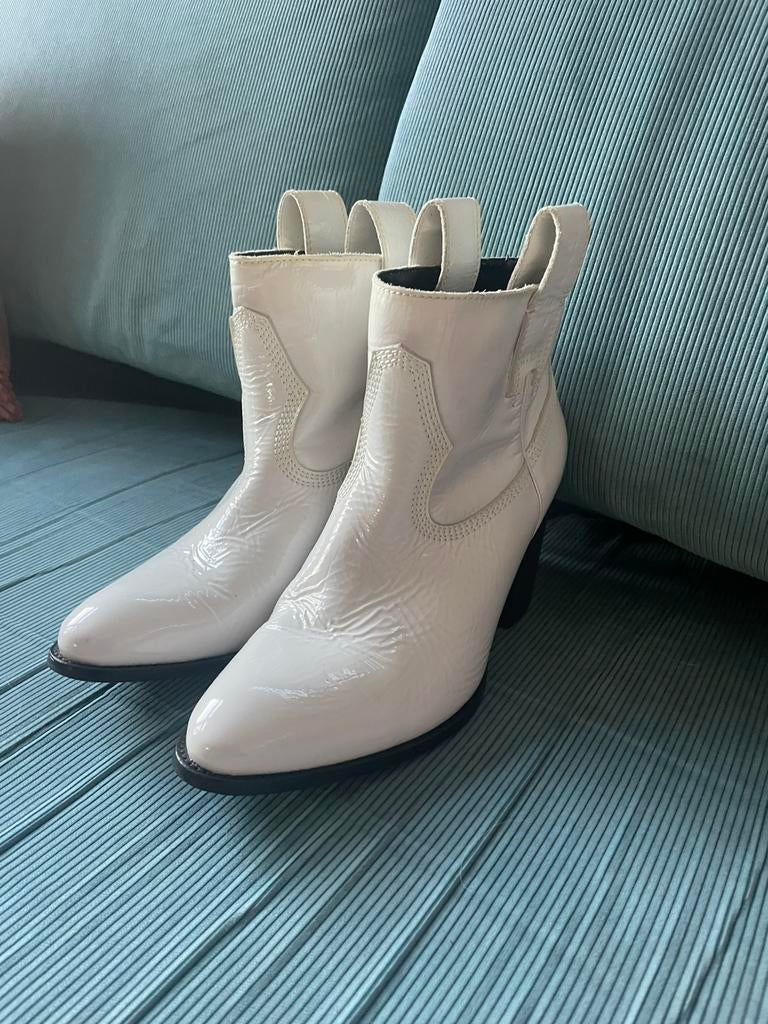 Tommy Hilfiger dames lak laarsen wit, Ophalen of Verzenden, Zo goed als nieuw, Wit, Sneakers of Gympen