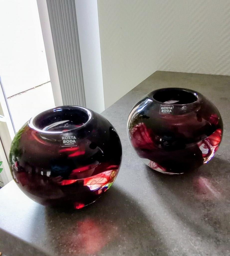 Kosta Boda Cool Moon waxinelichthouders donkerrode slingers, Ophalen of Verzenden, Overige kleuren, Glas, Minder dan 50 cm