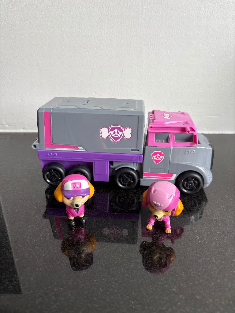 Paw Patrol Skye grote roze vrachtwagen + 2 figuren, Ophalen, Zo goed als nieuw