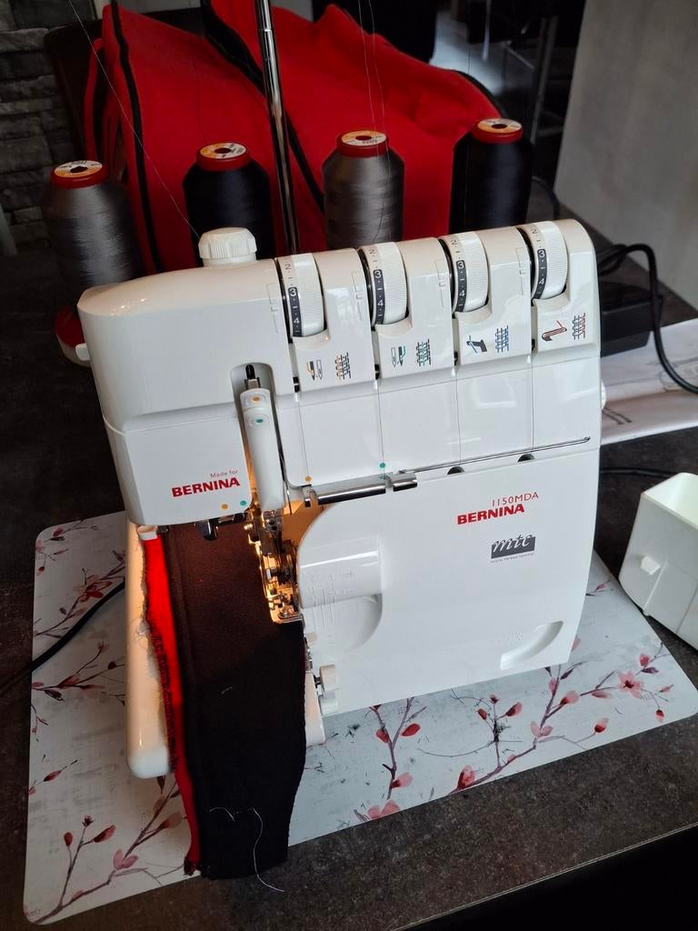 Bernina Lockmachine 1150 MDA - Zo goed als nieuw, Ophalen, Zo goed als nieuw, Lockmachine, Bernina