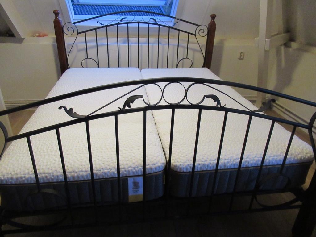 Mooi/sterk tweepersoonsbed met handverstelbare spiraalbodem, Huis en Inrichting, Slaapkamer | Bedden, Ophalen, Bruin, 210 cm, Tweepersoons