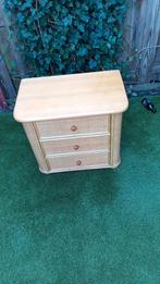 Rotan ladekastje met houten blad, Minder dan 50 cm, Gebruikt, Overige materialen, Ophalen of Verzenden