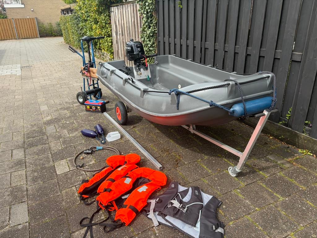 Whaly 270 met suzuki 6 pk kortstaart en div, Watersport en Boten, Ophalen, Zo goed als nieuw, Polyester