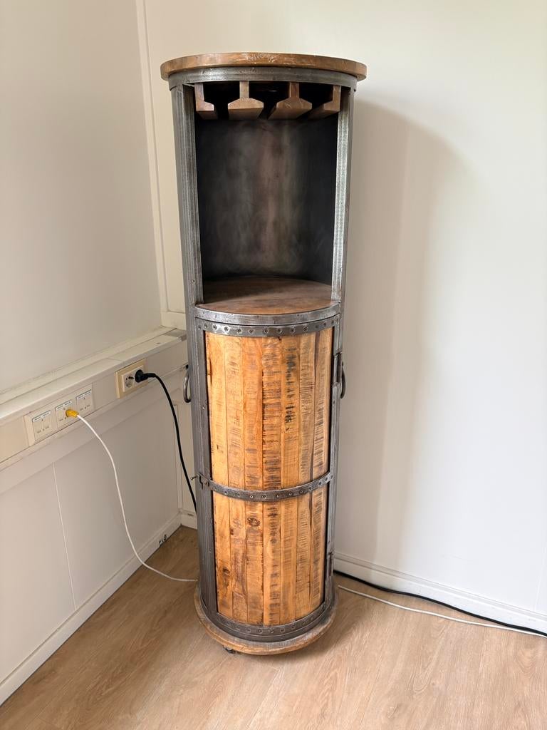 Industriele rond wijnkast op wielen, Ophalen, Zo goed als nieuw