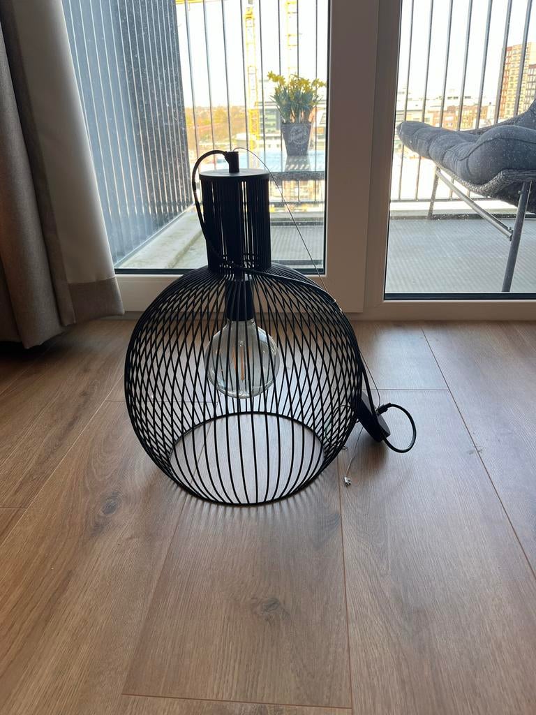 Zwarte metalen draadlamp - Modern design, Huis en Inrichting, Lampen | Hanglampen, Ophalen, Zo goed als nieuw, Metaal, Minder dan 50 cm