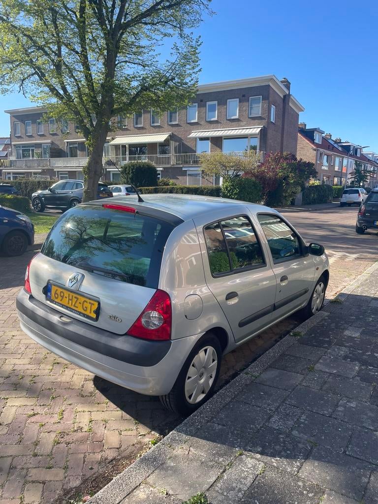 Renault Clio 1.2 5DR 2002 Grijs, weinig km, Voorwielaandrijving, 31 €/maand, 4 cilinders, 58 pk