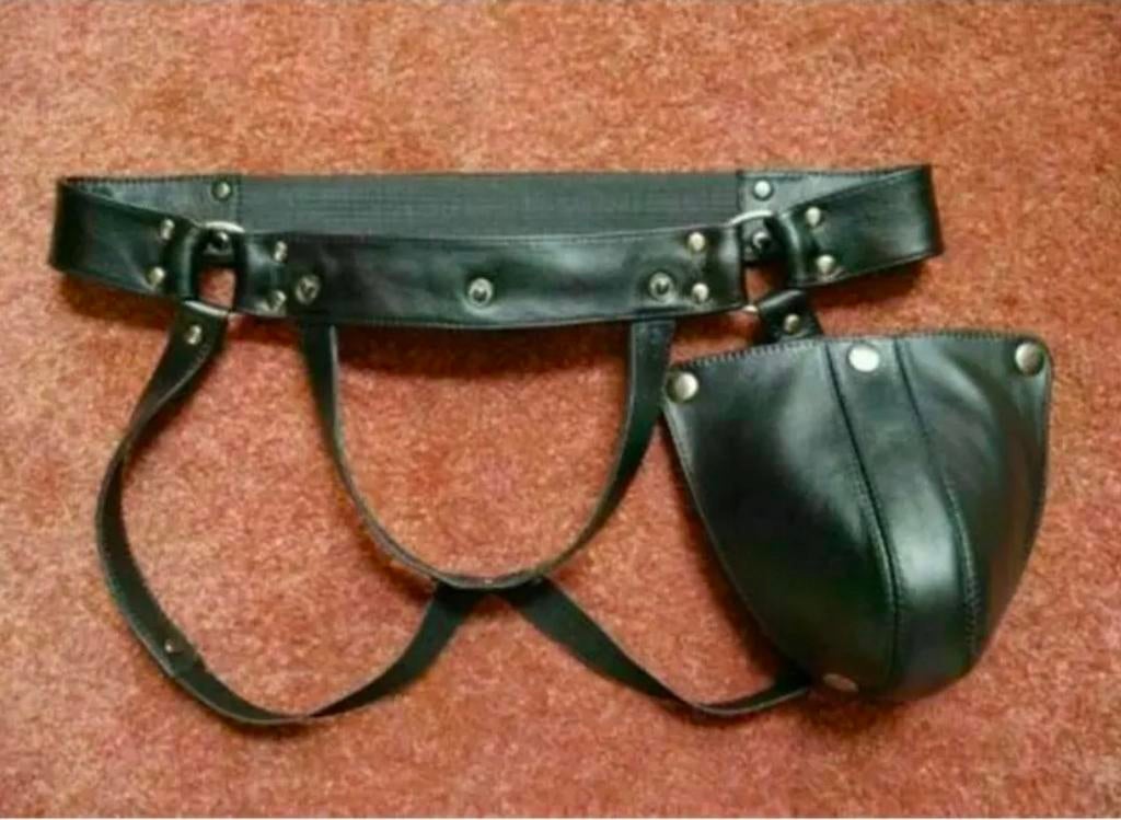 GEZOCHT!!! Leren jockstrap of samen met harnas, Ophalen of Verzenden